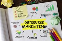 Marketing thuê ngoài là gì? Lợi ích và ứng dụng trong kinh doanh