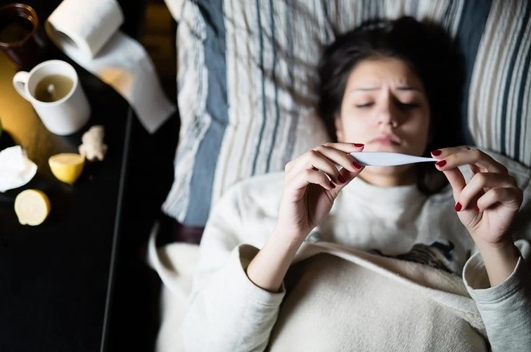 hắt xì 1 cái theo giờ ở nữ